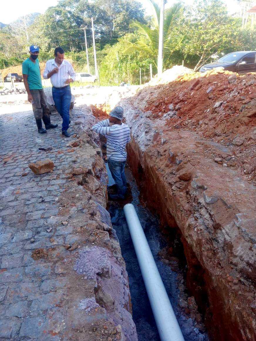 Camacã: Serviço de esgoto da Rua da Cooperativa em São João do Panelinha deixa moradores bastante felizes